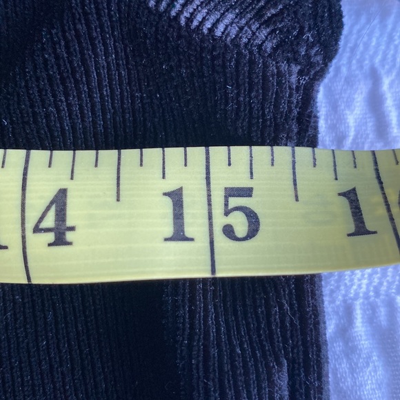 Vera Moda high neck crop top in black ribbed stretchy velvet material. Size S 🖤 - Picture 10 of 12